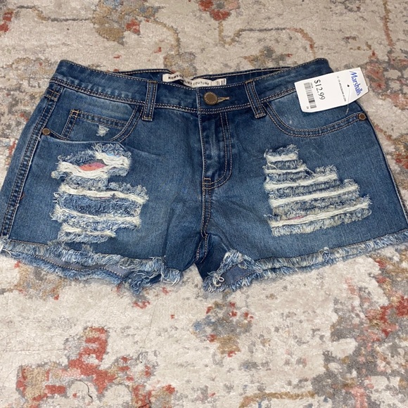 Romeo & Juliet Couture Denim Short shorts - Picture 1 of 2